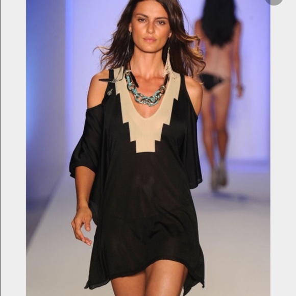 Crystal Jin Tops - Crystal Jin Black/Beige Cold Shoulder Tunic